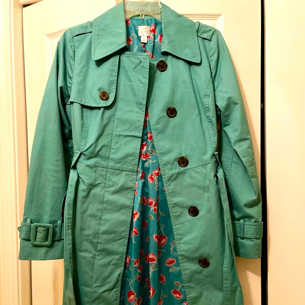 Women’s spring trenchcoat